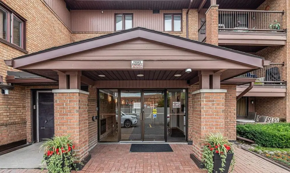 316 Savard AVE #110, Vanier And Kingsview Park, ON K1L 7S2