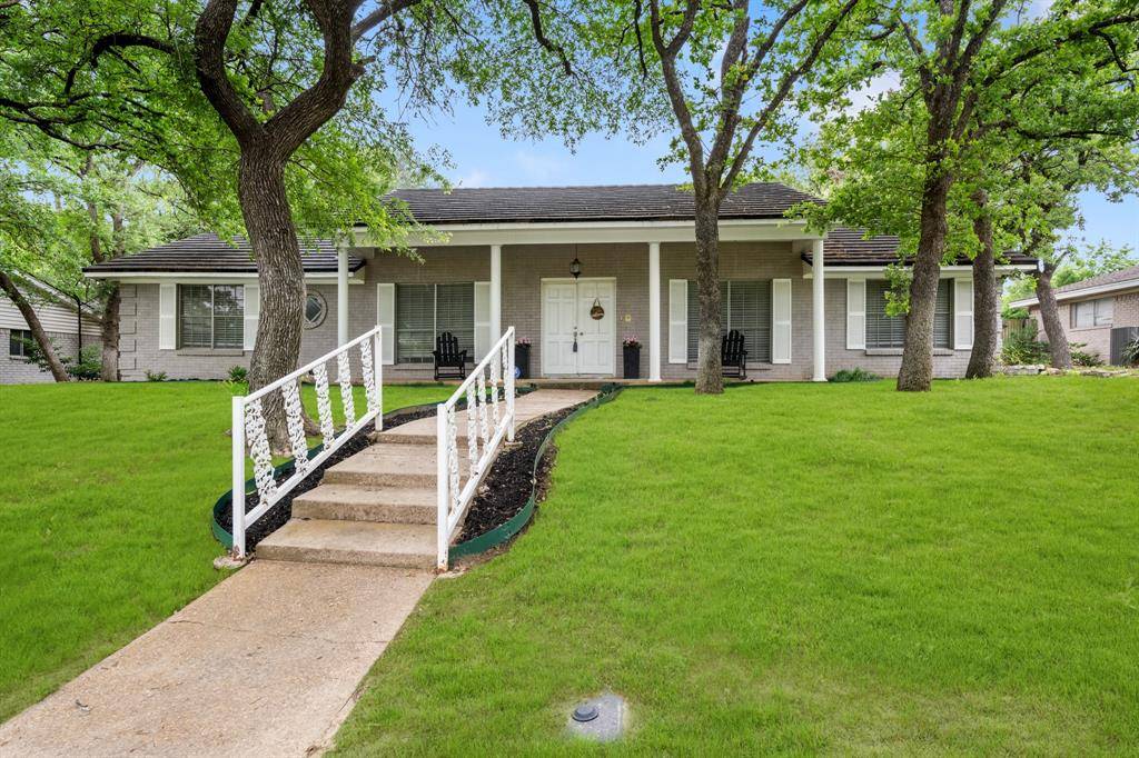 1804 W Cedar Elm Drive, Arlington, TX 76012