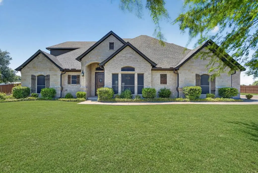 2000 Adams Lane S, Azle, TX 76020
