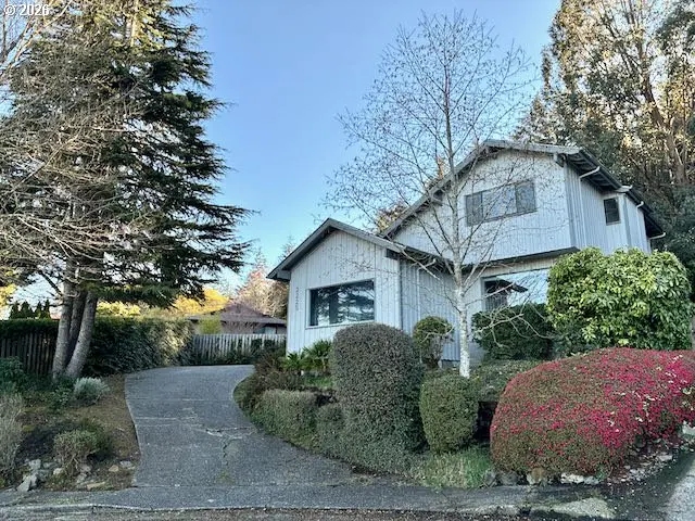 2225 MAINE CT, North Bend, OR 97459