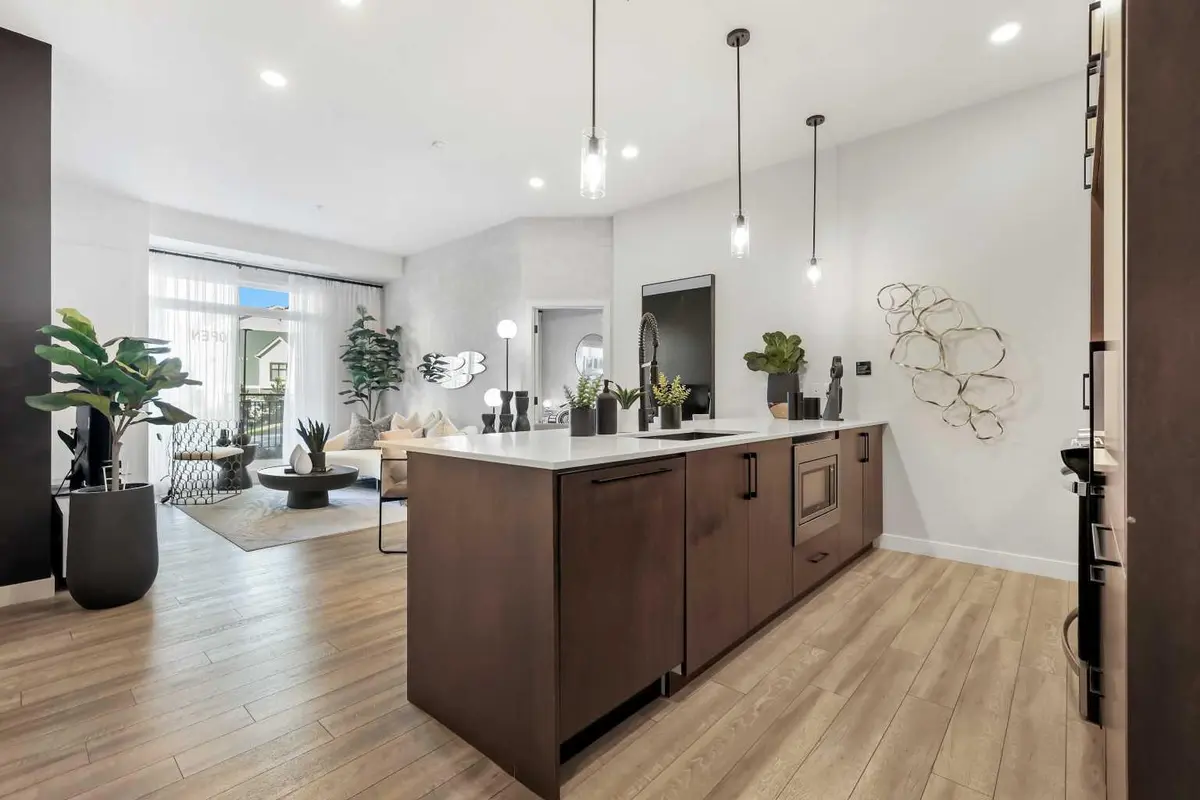 255 Les Jardins PARK SE #103, Calgary, AB T2C 5W9