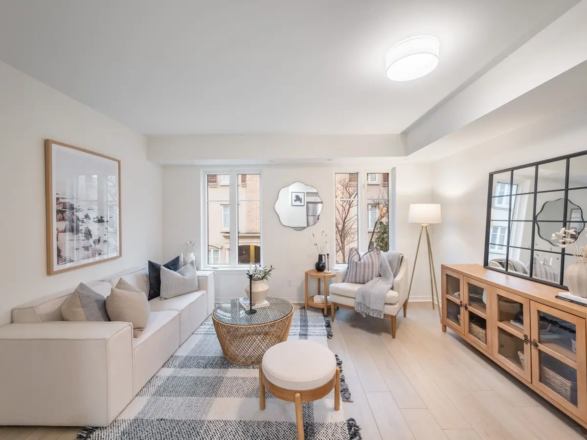 42 Western Battery RD #712, Toronto C01, ON M6K 3P1