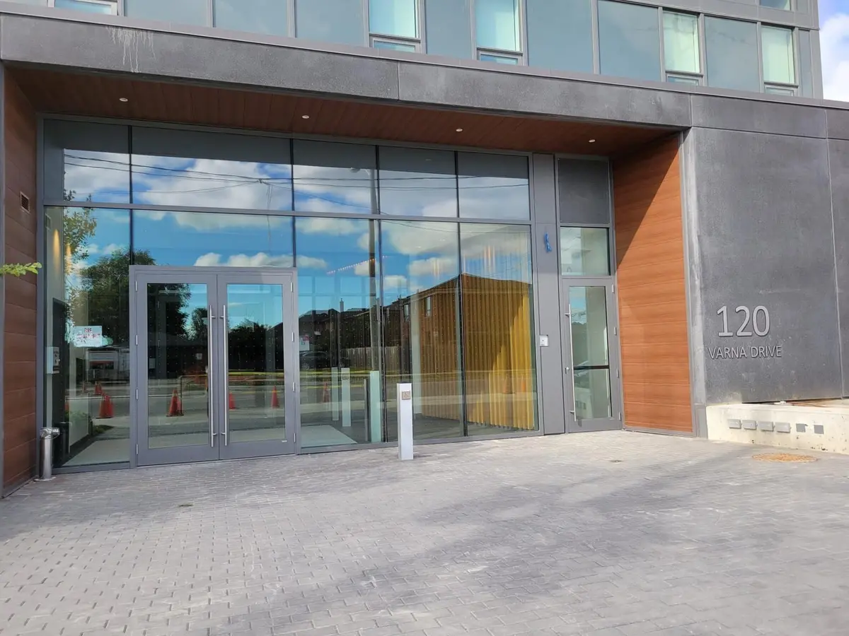 120 Varna DR #820, Toronto C04, ON M6A 0B3