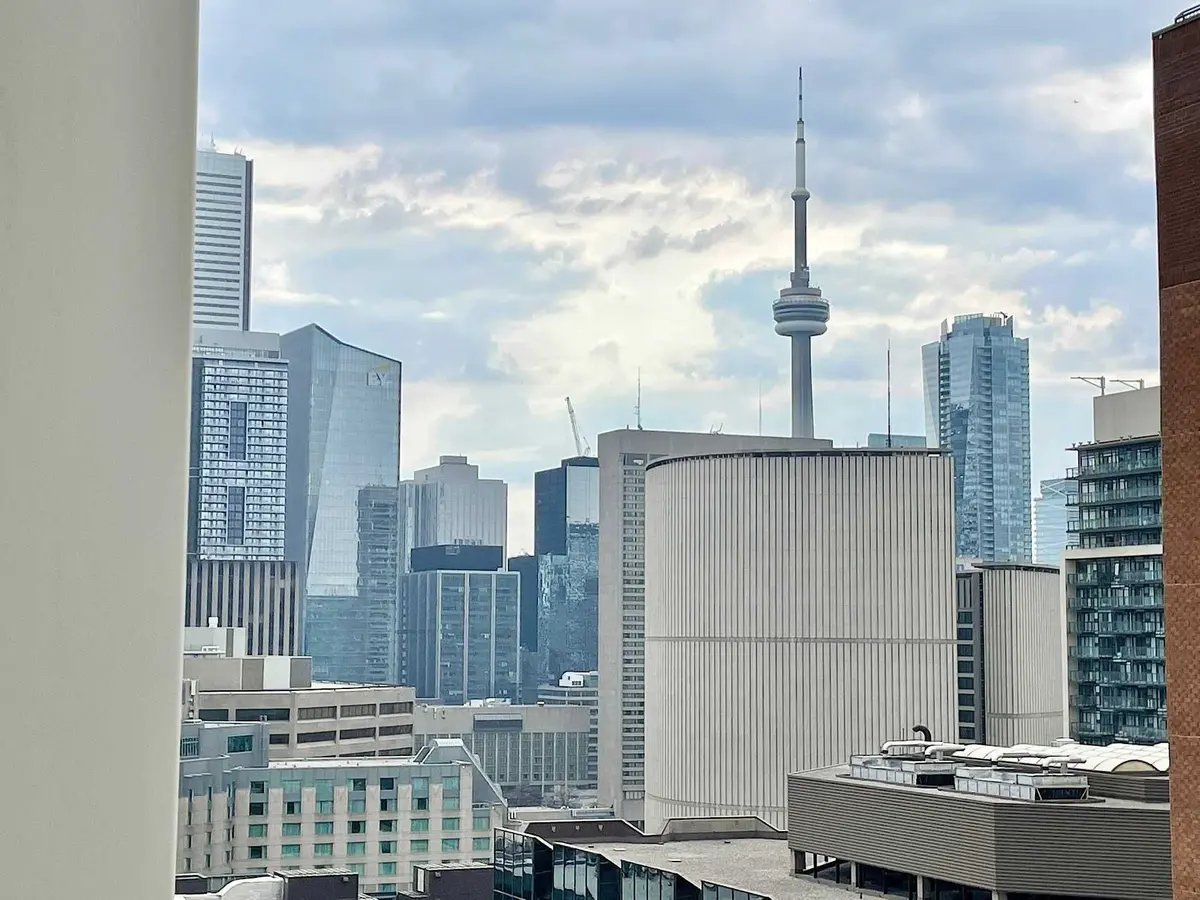 20 Edward ST W #1014, Toronto C01, ON M5G 1C9