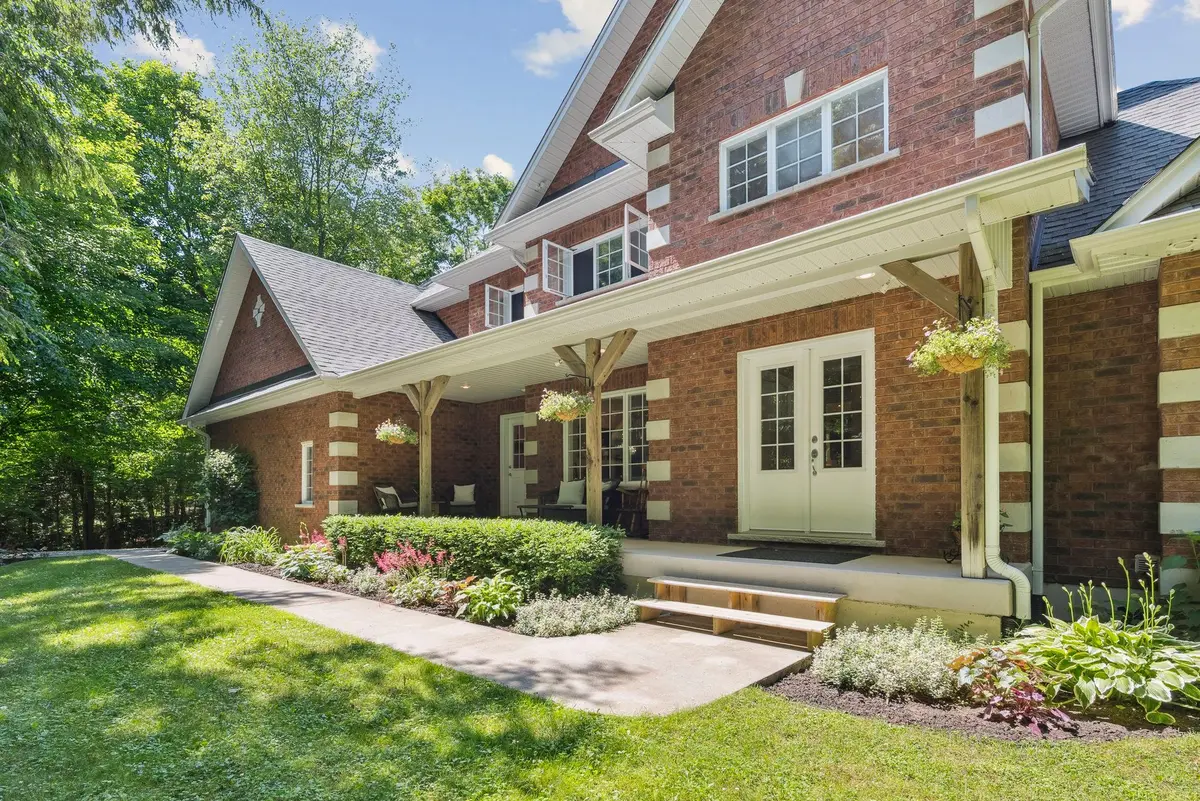 19 Gillespie TRL S, Essa, ON L3W 0V1