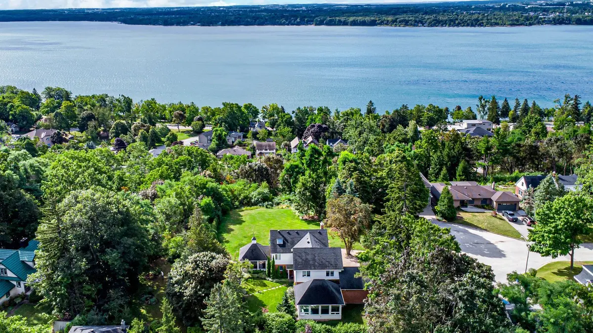 150 Collingwood ST, Barrie, ON L4M 5M3