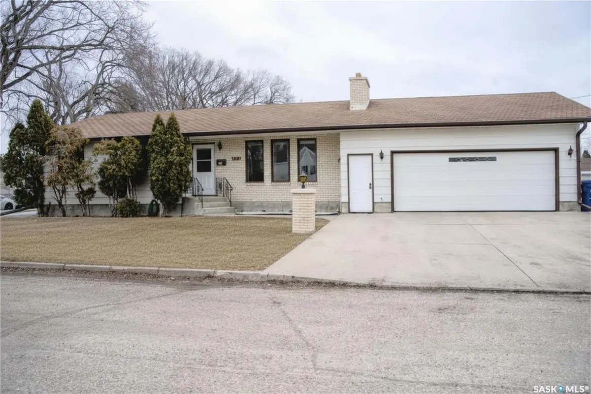 802 7th STREET E, Saskatoon, SK S7H 0Y4