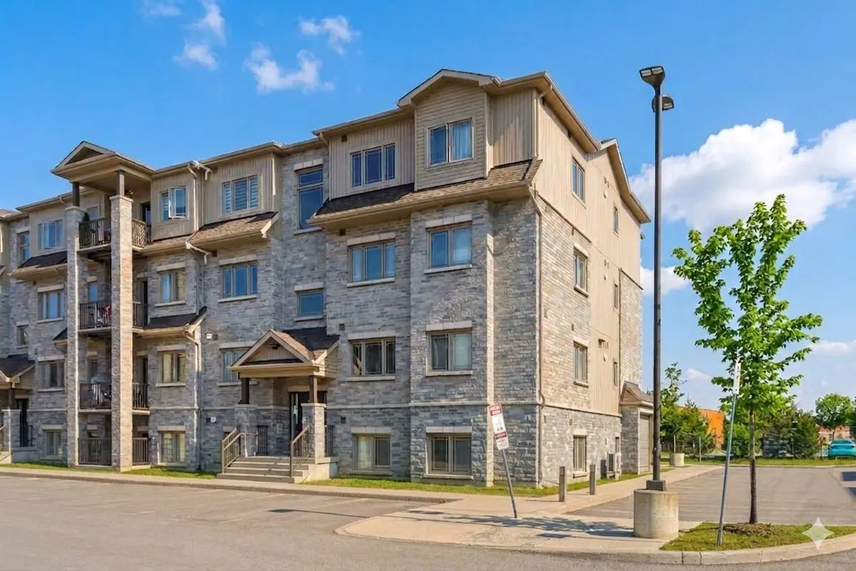 340 Tribeca Private #13, Barrhaven, ON K2J 6B4