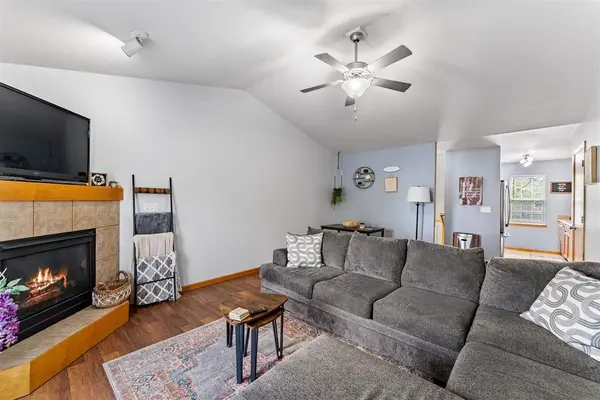 975 Twilight Dr, North Liberty, IA 52317