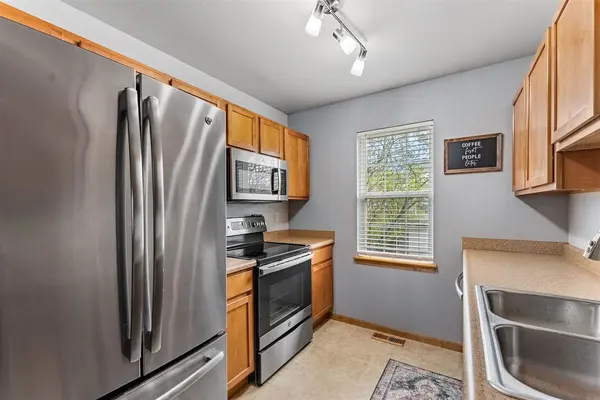 975 Twilight Dr, North Liberty, IA 52317