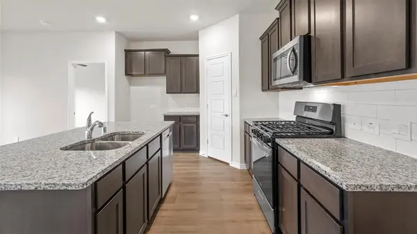 111 Lantern Road, Caddo Mills, TX 75135