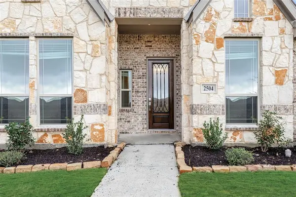 2504 Lakeway Lane, Mansfield, TX 76084