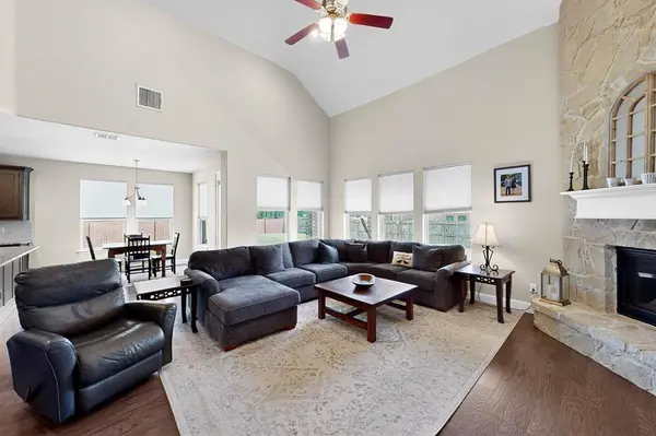 400 Clear Creek Drive, Mansfield, TX 76063