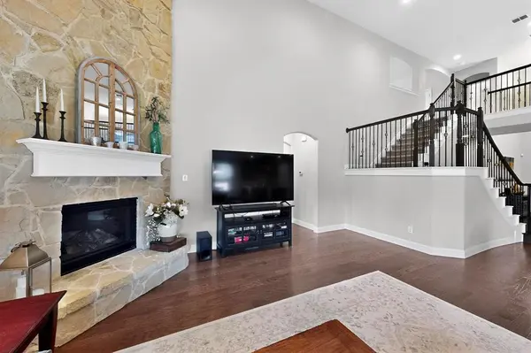 400 Clear Creek Drive, Mansfield, TX 76063