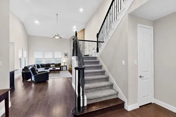 400 Clear Creek Drive, Mansfield, TX 76063