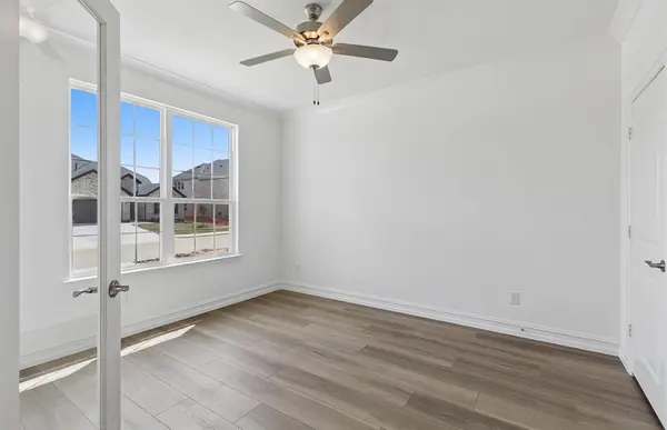 717 Brozgold Avenue, Midlothian, TX 76065