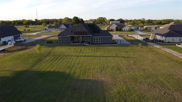 112 Friendship Way, Boyd, TX 76023