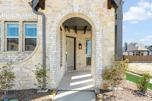 2107 Redding Drive, Mansfield, TX 76084