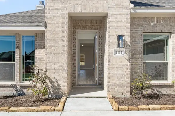 2114 Redding Drive, Mansfield, TX 76084