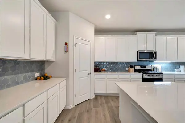 10332 Fall Brook Drive, Aubrey, TX 76227