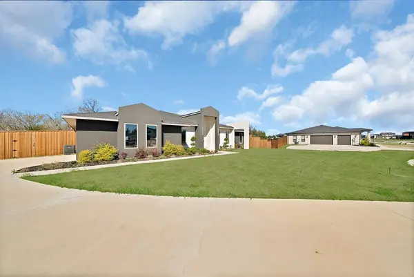 309 Whispering Way, Red Oak, TX 75154