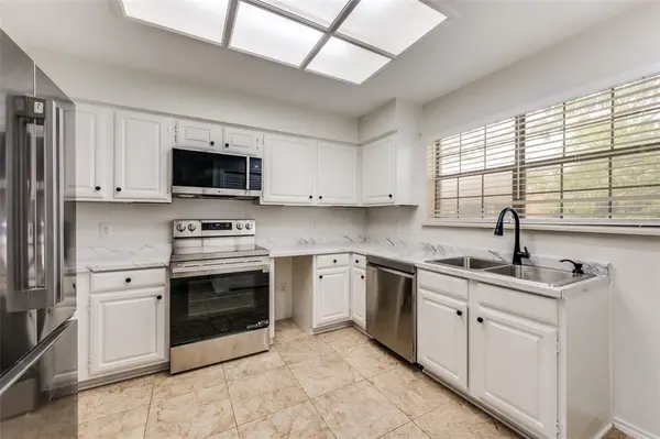 401 Pebble Way #239, Arlington, TX 76006