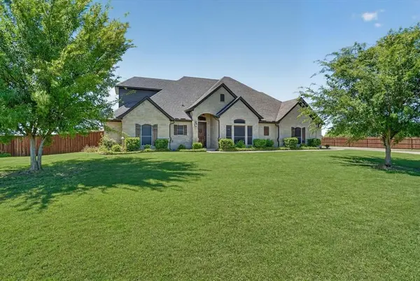 2000 Adams Lane S, Azle, TX 76020