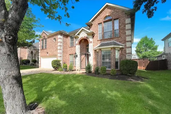 5856 Summerwood Drive, Grand Prairie, TX 75052