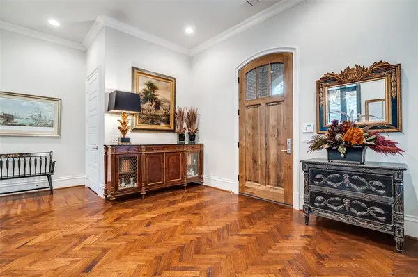 32 Fawn Wood Drive, Dallas, TX 75248