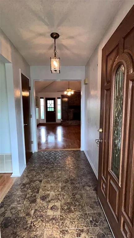 6325 Lavano Drive, Edgecliff Village, TX 76134