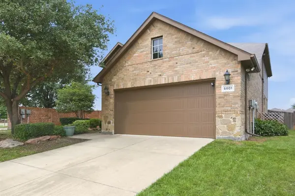 5801 Valley Haven Way, Fort Worth, TX 76244