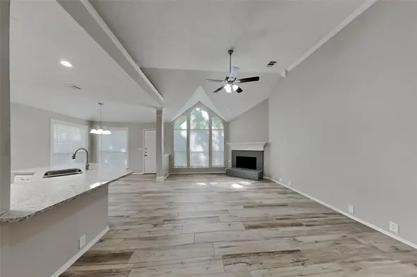 2525 Greenhaven Drive, Burleson, TX 76028