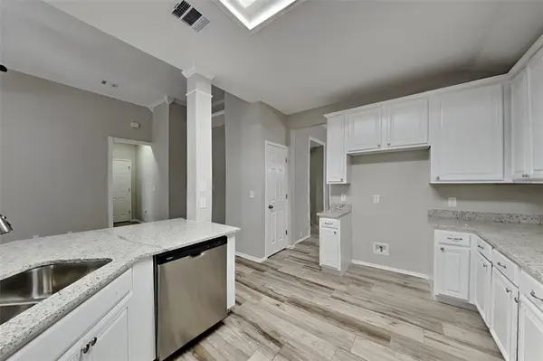 2525 Greenhaven Drive, Burleson, TX 76028