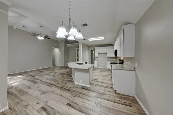 2525 Greenhaven Drive, Burleson, TX 76028