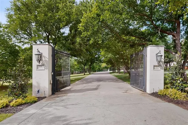 141 Cherokee Boulevard, Pottsboro, TX 75076