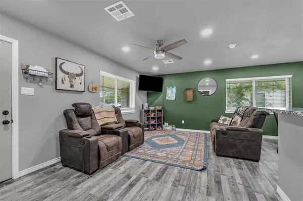 408 Little Avenue, Mcgregor, TX 76657