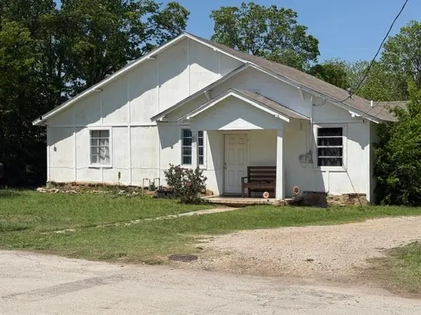 902 Thompson, Jacksboro, TX 76458