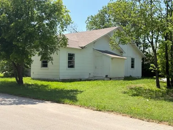 902 Thompson, Jacksboro, TX 76458