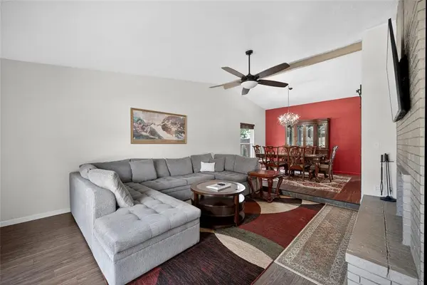 817 Oakland Street, Grand Prairie, TX 75052