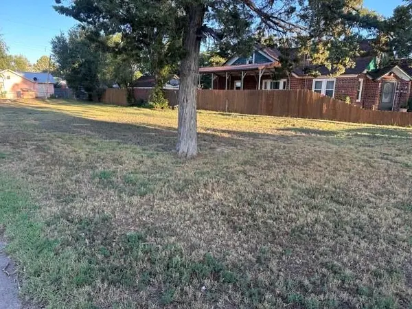 901 Oak Avenue, Dalhart, TX 79022