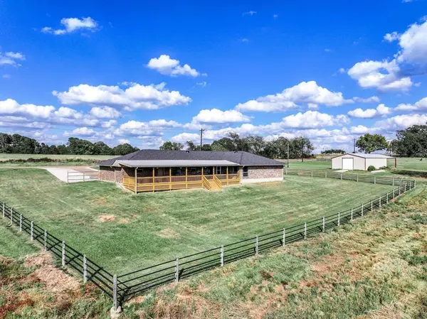 537 SW 12th, Mount Pleasant, TX 75455