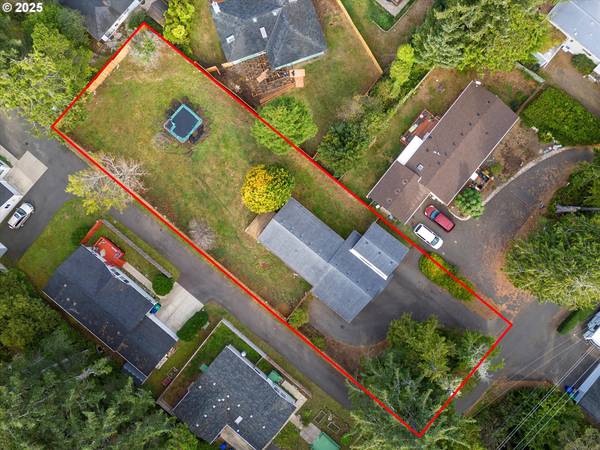 665 SE INDIAN TRAIL AVE, Depoe Bay, OR 97341