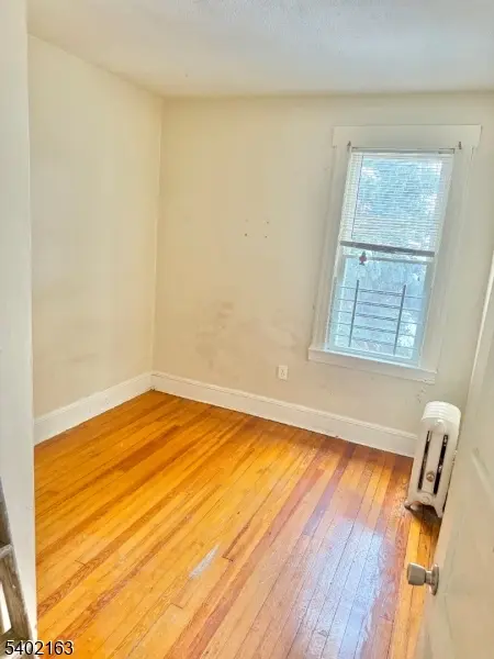 27 Sears Pl, Clifton City, NJ 07011