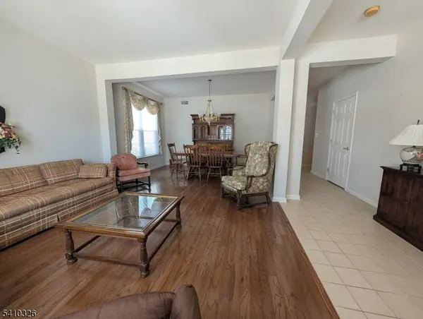 6 Weybourne Ln, White Twp., NJ 07823