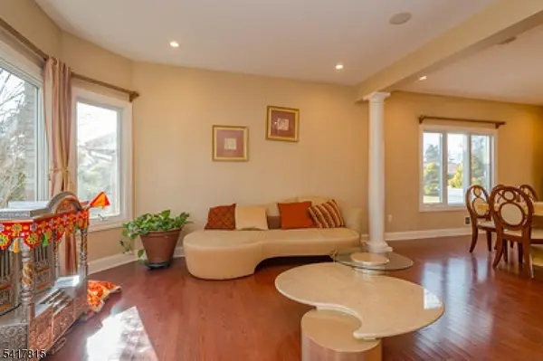 53 Princeton Ave, Woodbridge Twp., NJ 07067