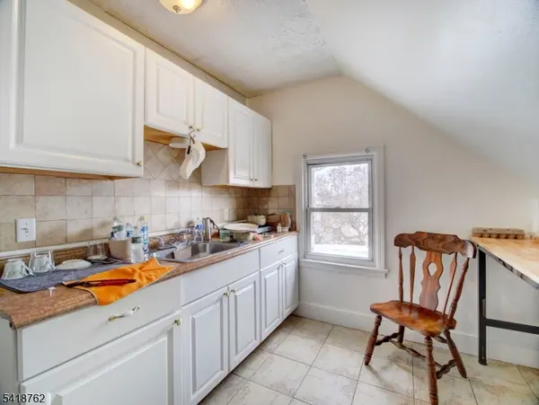 20 Geneva St, Elizabeth City, NJ 07206