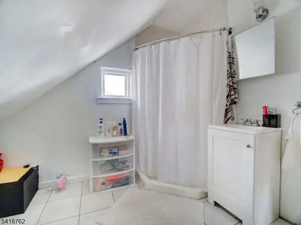 20 Geneva St, Elizabeth City, NJ 07206