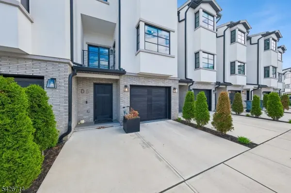 5 Harbor Front Ter #D5, Elizabeth City, NJ 07206