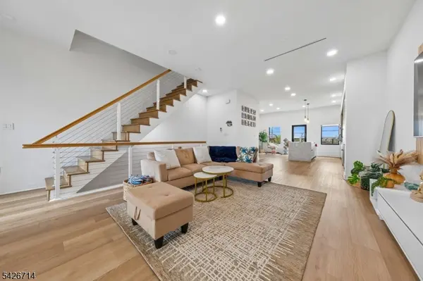 5 Harbor Front Ter #D5, Elizabeth City, NJ 07206