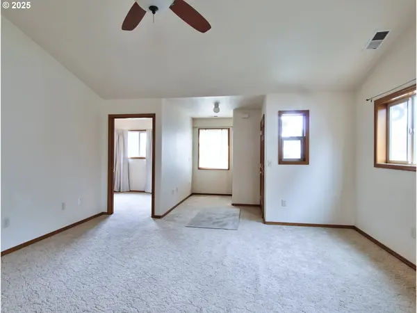 243 SE HARNEY ST, Sheridan, OR 97378